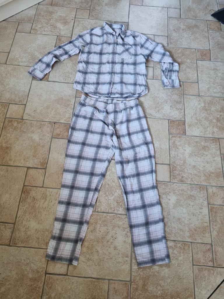 Mooie pyama flanel hunkemöller m 38 grijs roze, Kleding | Dames, Pyjama's, Hunkemöller, Ophalen of Verzenden, Zo goed als nieuw