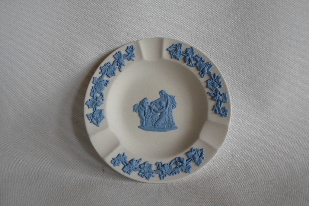 Wedgwood Schaaltje Wit Blauw Reverse Pale Blue, Antiek en Kunst, Ophalen of Verzenden