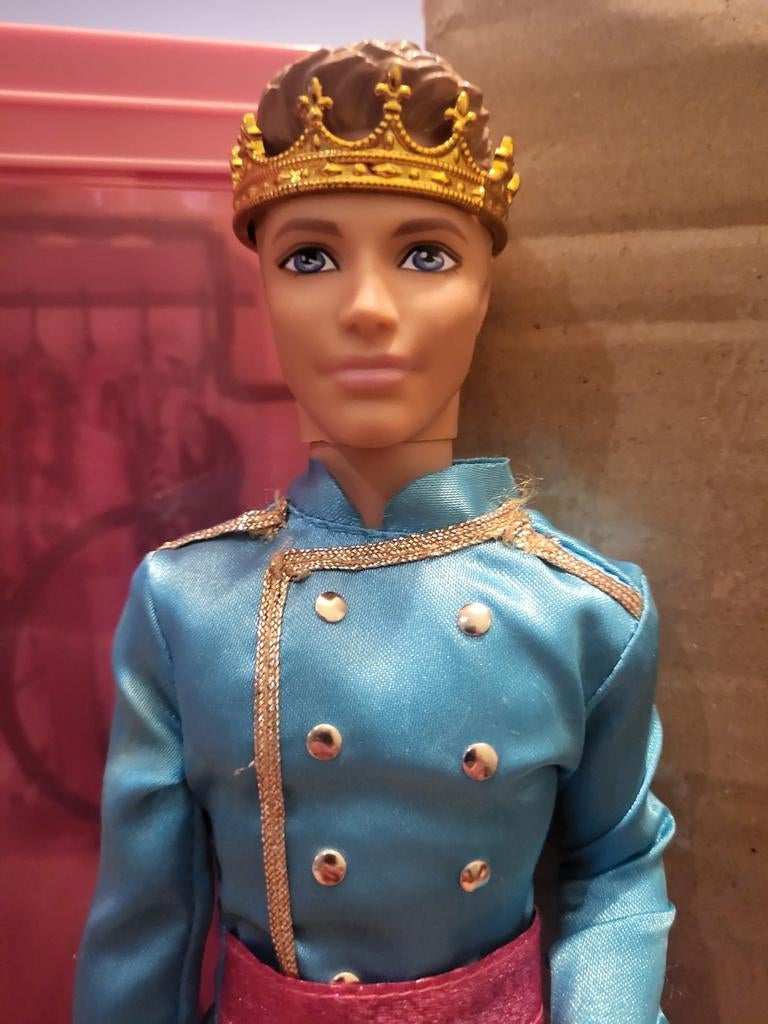 Ken Barbie Pop Prins met Kroon en Outfit, Kinderen en Baby's, Speelgoed | Poppen, Ophalen of Verzenden, Zo goed als nieuw, Barbie