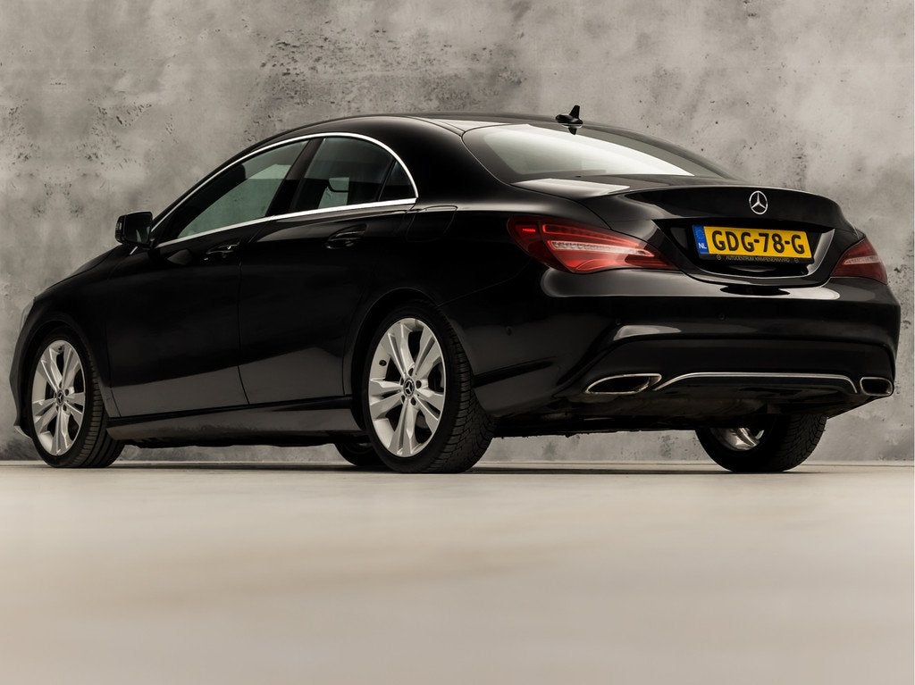 Mercedes-Benz CLA-Klasse 180 Sport Automaat (GROOT NAVI, ZWA, Gebruikt, 4 cilinders, Leder en Stof, 1595 cc