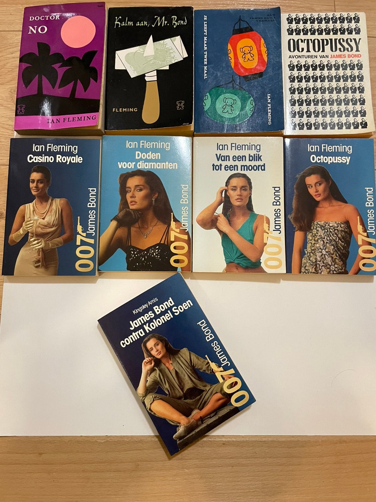9 pockets James Bond 007, 8 x Ian Fleming, 1 x Kingsley Amis, Boeken, Ophalen of Verzenden, Gelezen