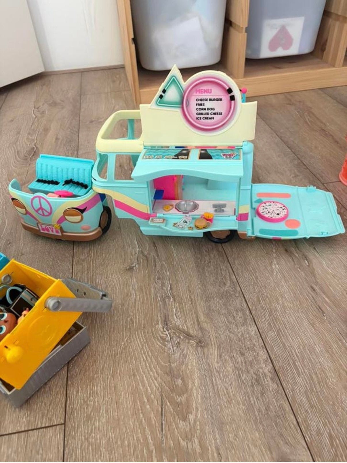L.O.L speelfiguren/ camper en meer, Ophalen, Barbie