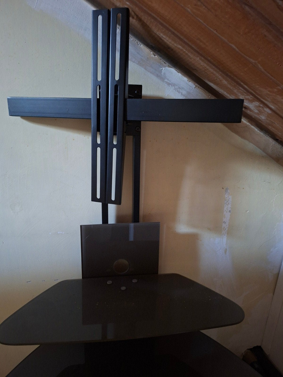 Foto 6 van TV-meubel met glazen planken en TV-beugel