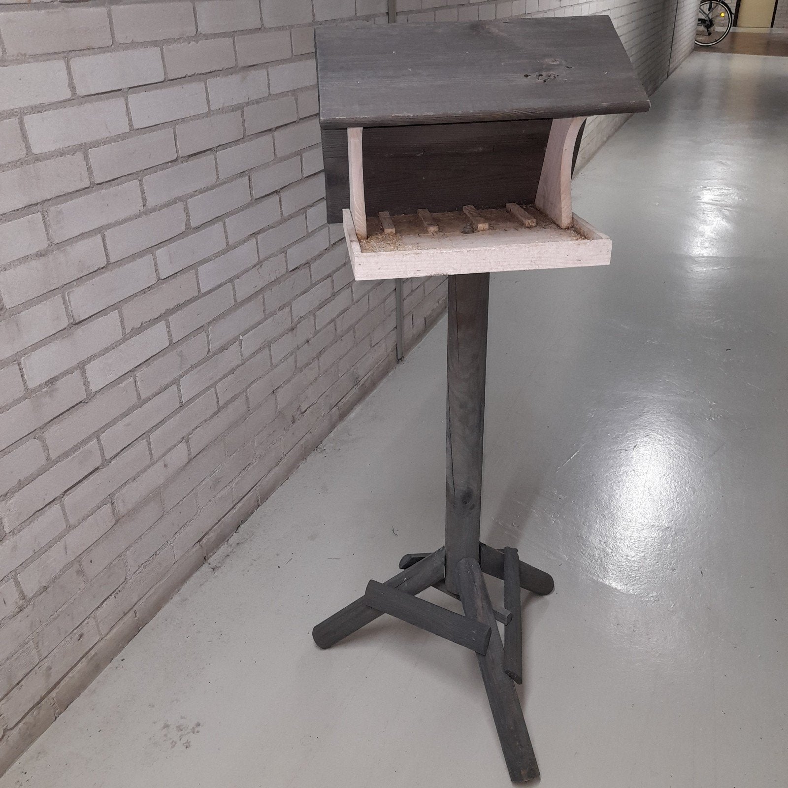 Vogelvoederhuis op standaard + gratis vogelvoer, Tuin en Terras, Ophalen, Gebruikt