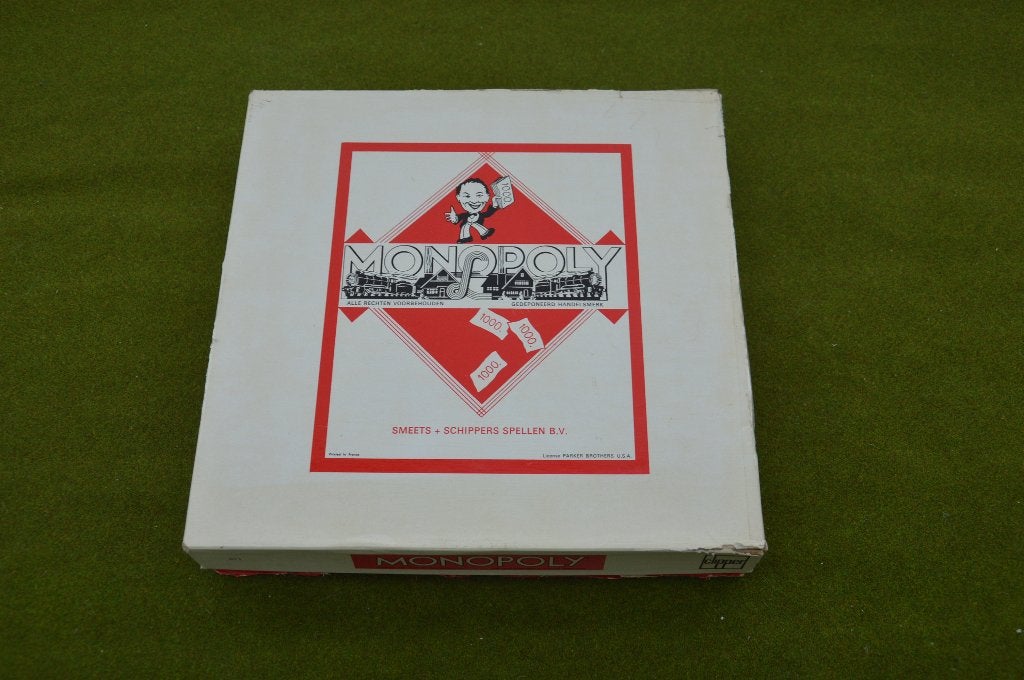 Vintage Monopoly bordspel, witte vierkante doos, Clipper, Vijf spelers of meer, Ophalen of Verzenden, Gebruikt, Clipper