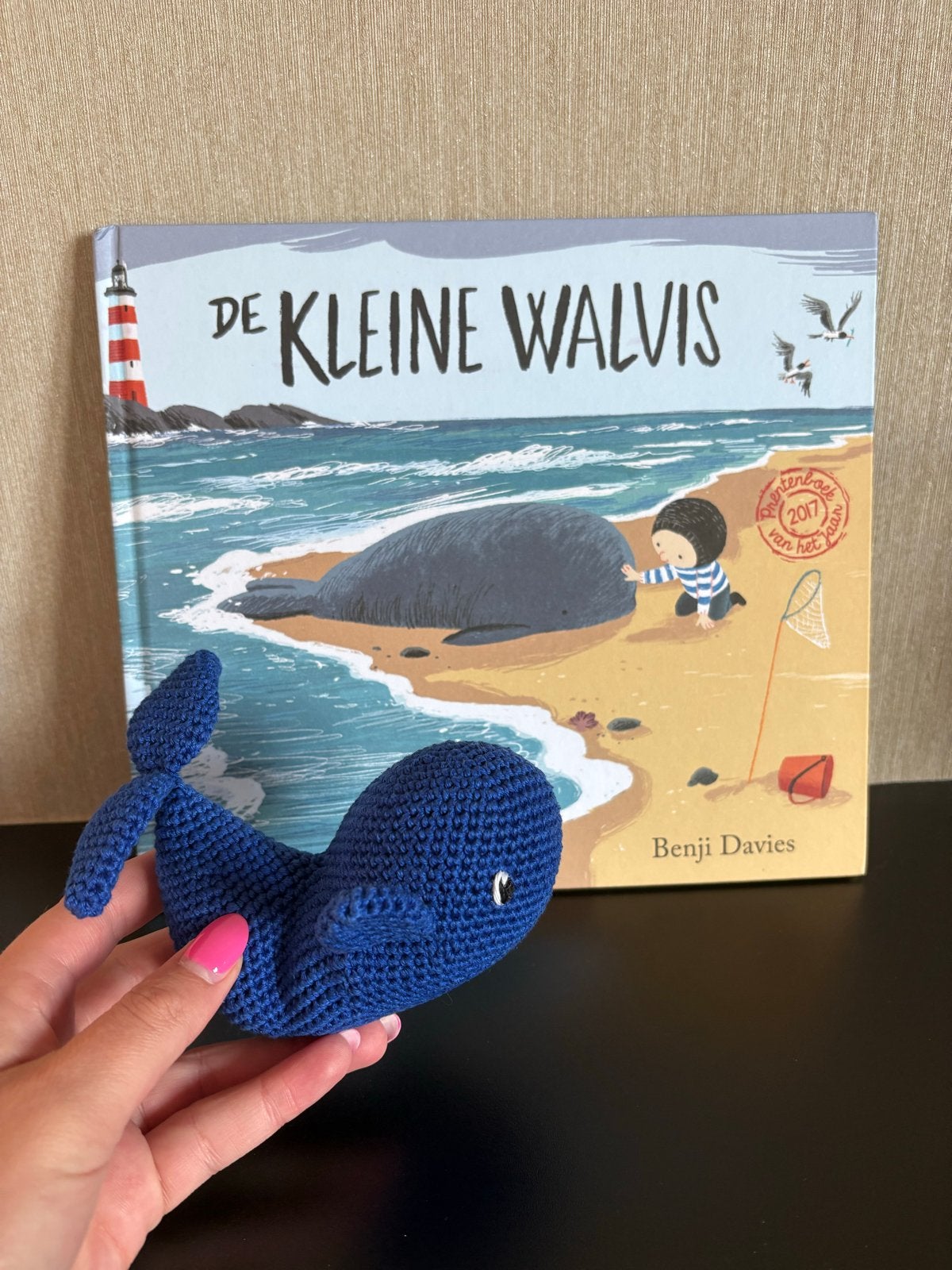 Prentenboek De Kleine Walvis met gehaakte knuffel, Ophalen of Verzenden, Nieuw, Prentenboek