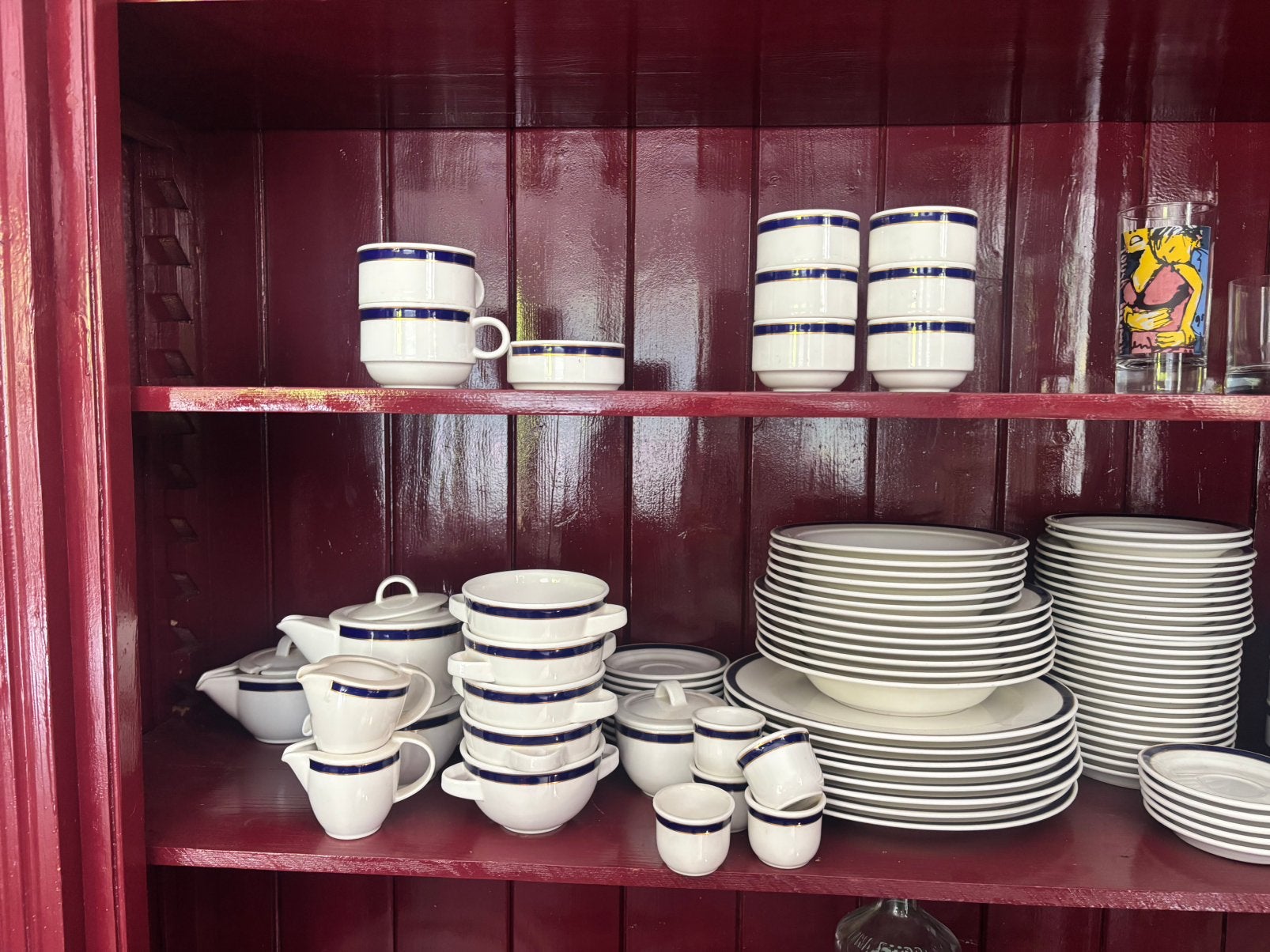 Groot Villeroy & Boch servies set – blauw met gouden rand, Huis en Inrichting, Keuken | Servies, Zo goed als nieuw, Compleet servies