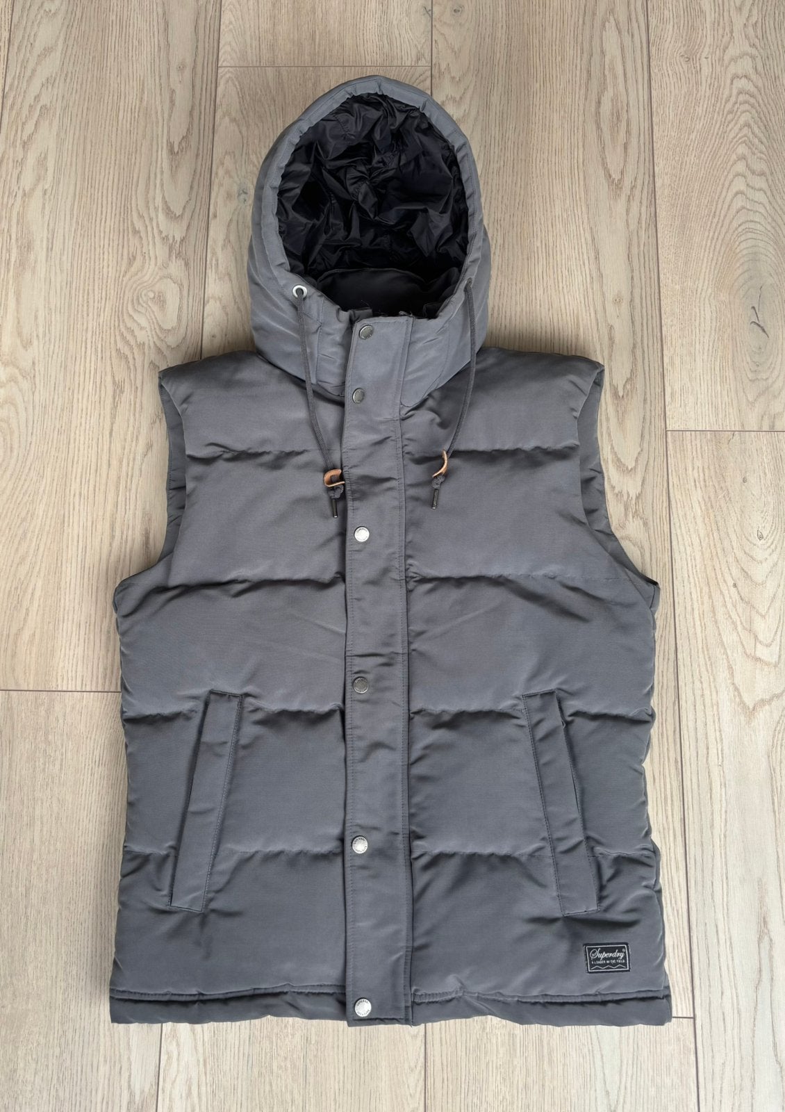 Bodywarmer Superdry grijs maat S heren, Ophalen of Verzenden, Zo goed als nieuw, Maat 46 (S) of kleiner, Grijs