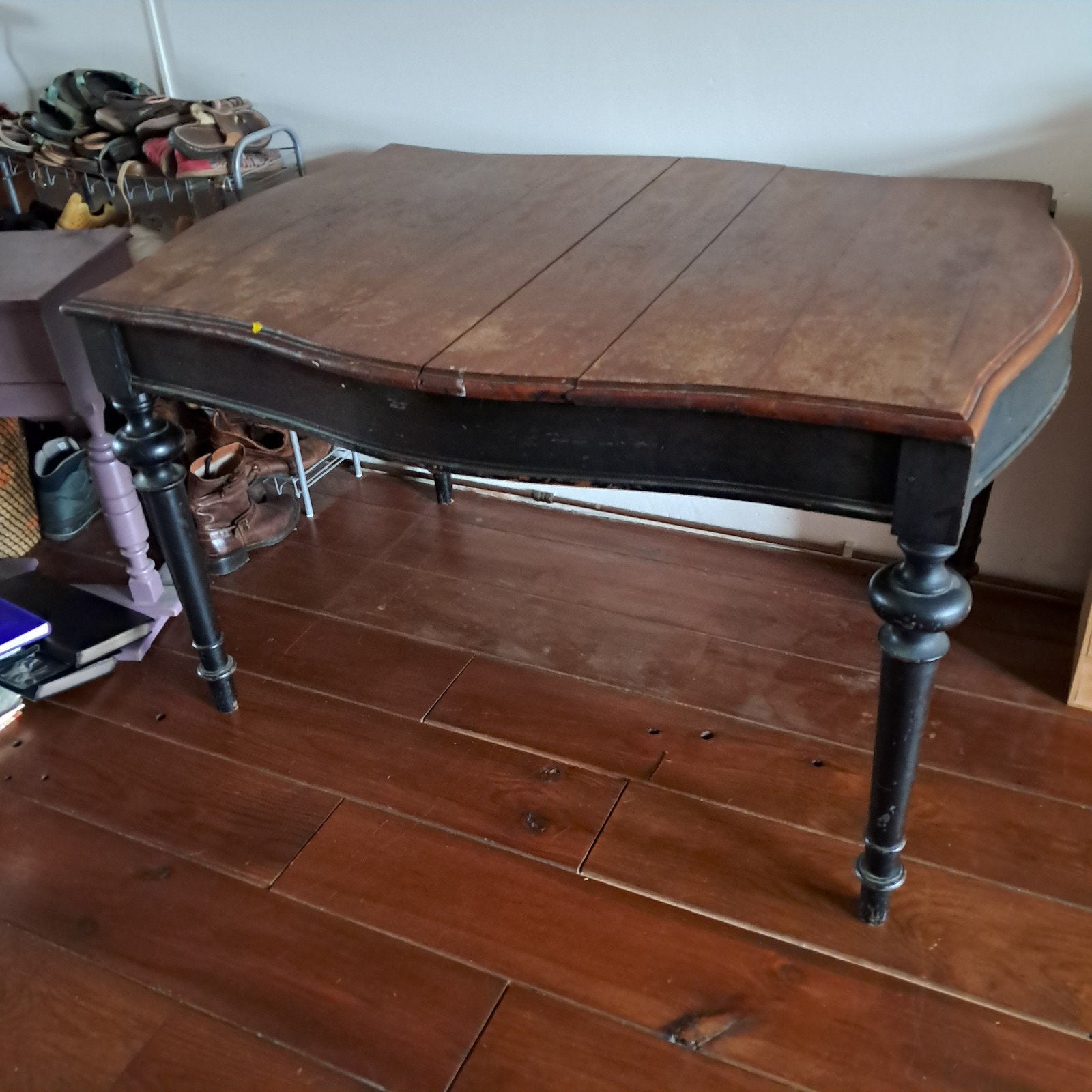Antieke houten tafel met gedraaide poten, Ophalen
