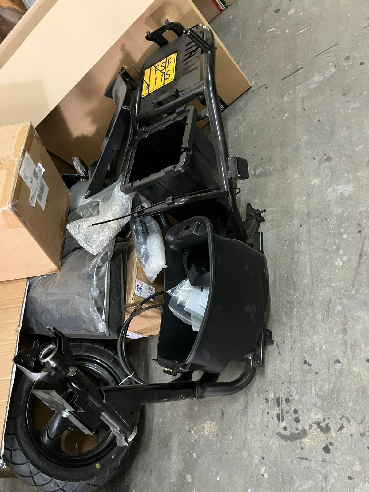 9 x frames met kenteken scooters peugeot/kymco/riva, Ophalen, Gebruikt, Kymco