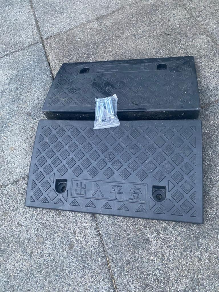 2x Drempelhulp / Opritplaat - Zwart, met bevestiging bouten, Auto diversen, Auto-accessoires, Nieuw, Ophalen of Verzenden