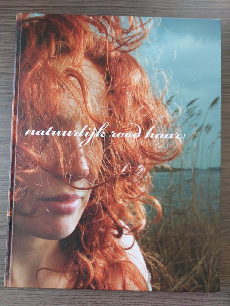 Natuurlijk Rood Haar - Fotoboek Hanne van der Woude, Hanne van der Woude, Ophalen of Verzenden, Zo goed als nieuw, Nederland