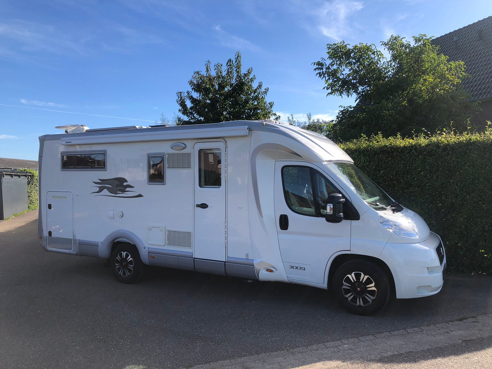 NIEUWSTAAT Lauka Kreos 3009 51.000km ENKELE BEDDEN + hefbed, 7 tot 8 meter, Bedrijf, Half-integraal, Tot en met 4