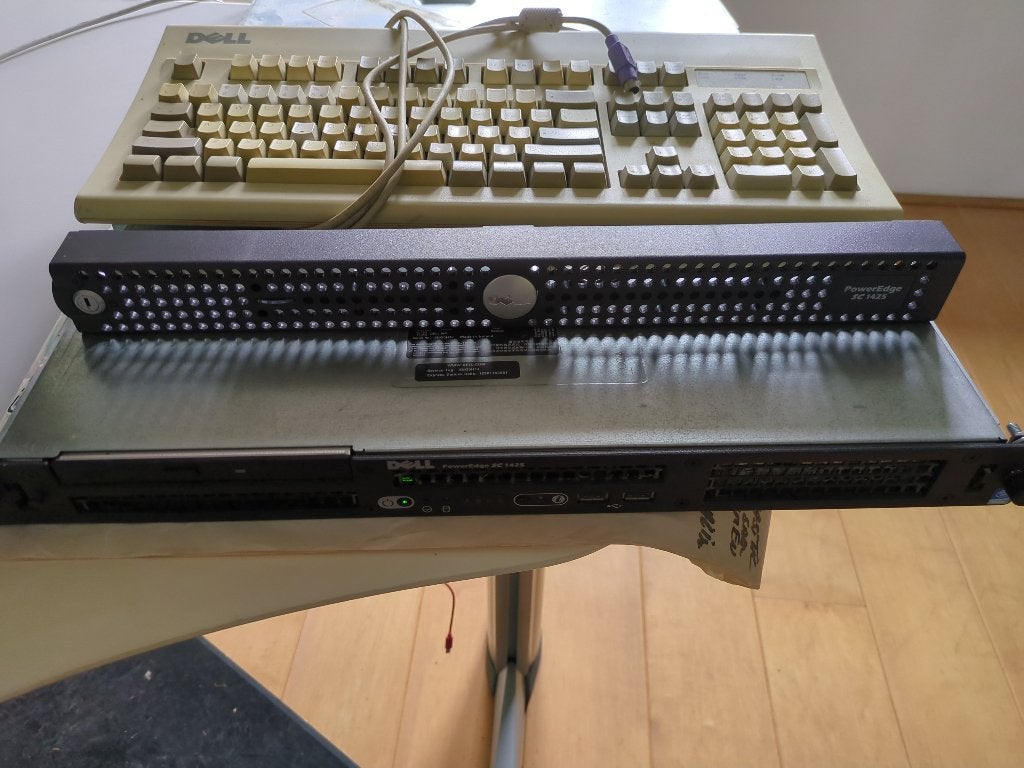 Dell PowerEdge SC1425, Computers en Software, Servers, Gebruikt, 2 tot 3 Ghz, Minder dan 4 GB, Ophalen