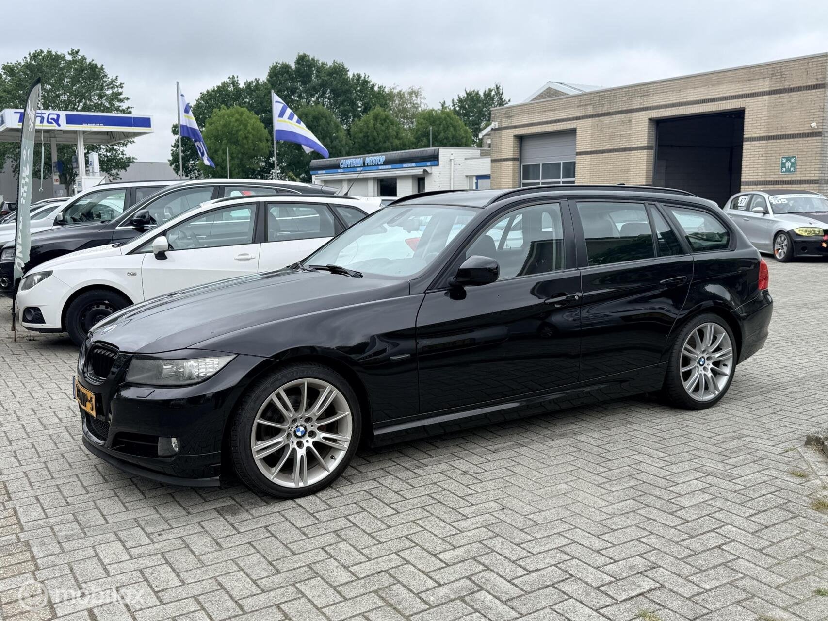 BMW 3-serie Touring 318i Business Line, Automaat, Euro 5, 1435 kg, Zwart