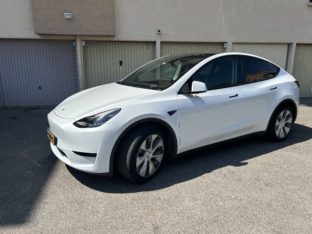 Tesla Model Y 2022 Wit, Auto's, Automaat, Achterwielaandrijving, Zwart, 23 min