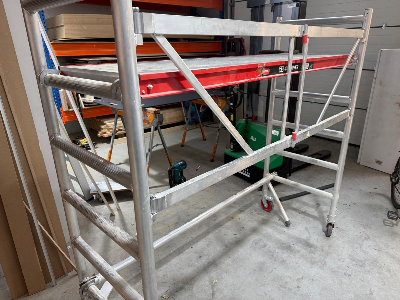 Altrex kamersteiger, Doe-het-zelf en Verbouw, Steigers, Ophalen, Zo goed als nieuw, Rolsteiger of Kamersteiger, Minder dan 2 meter