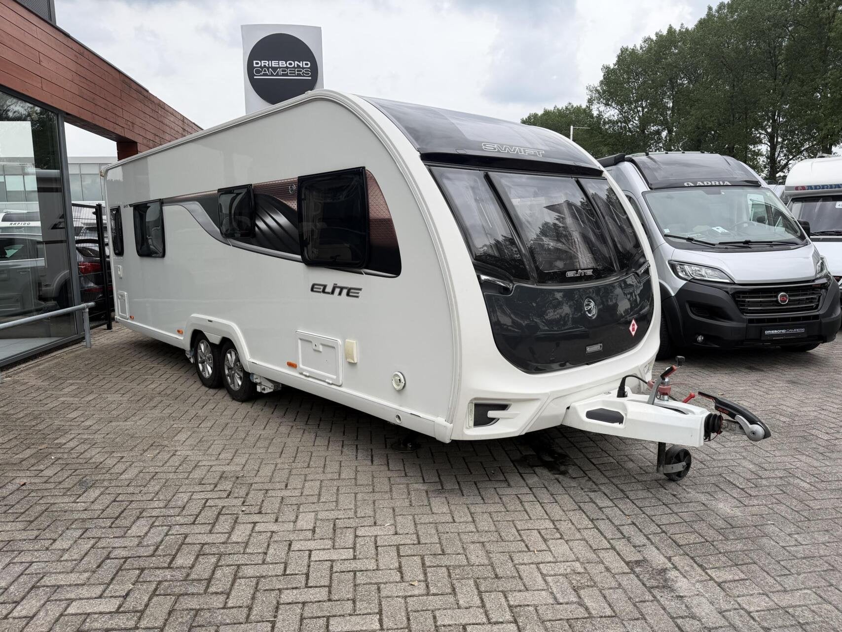 Swift Elite 645 Levelsysteem Mover Luifel Zonnepaneel Oven, Caravans en Kamperen, Caravans, 7 tot 8 meter, Bedrijf, Swift, Tot en met 4
