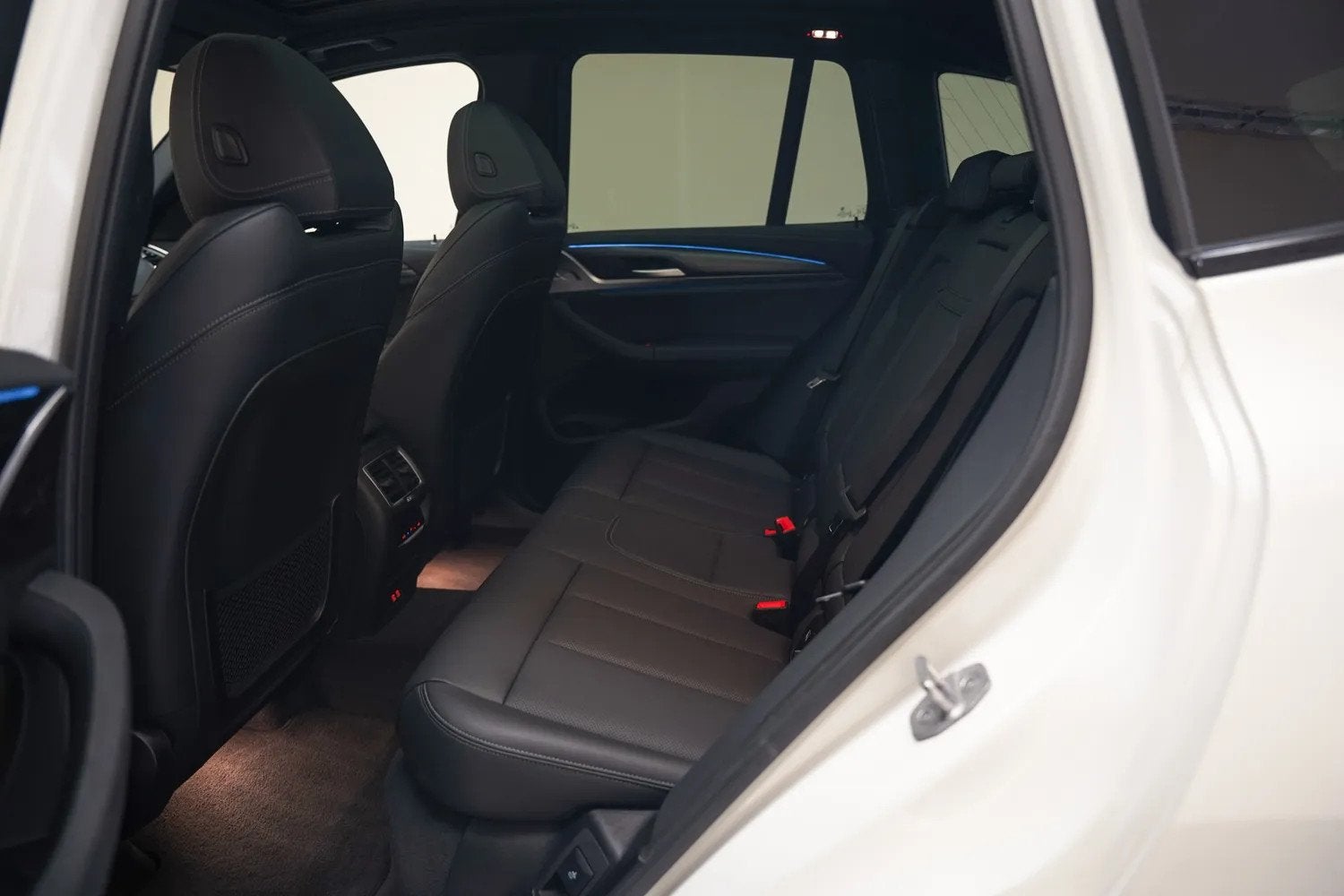 Foto 15 van BMW iX3 80 kWh M Sport Shadow [ Panorama Leder ACC ]