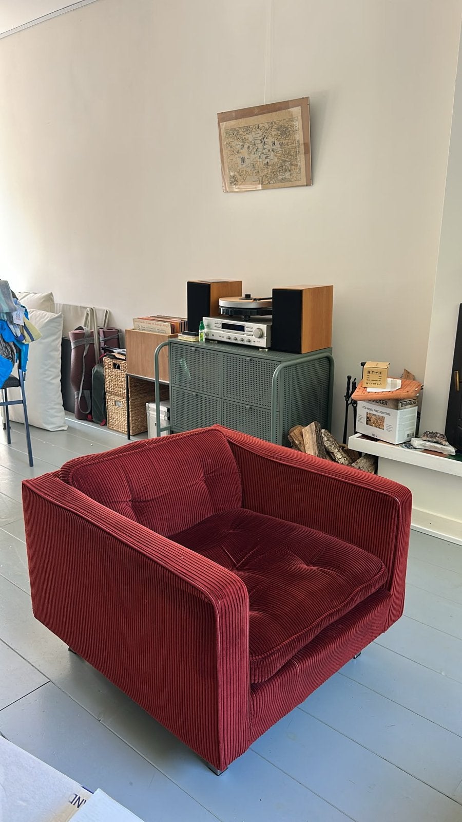 SNEL WEG Comfortabele rode ribfluwelen fauteuil, Ophalen of Verzenden, Gebruikt, Stof, 75 tot 100 cm