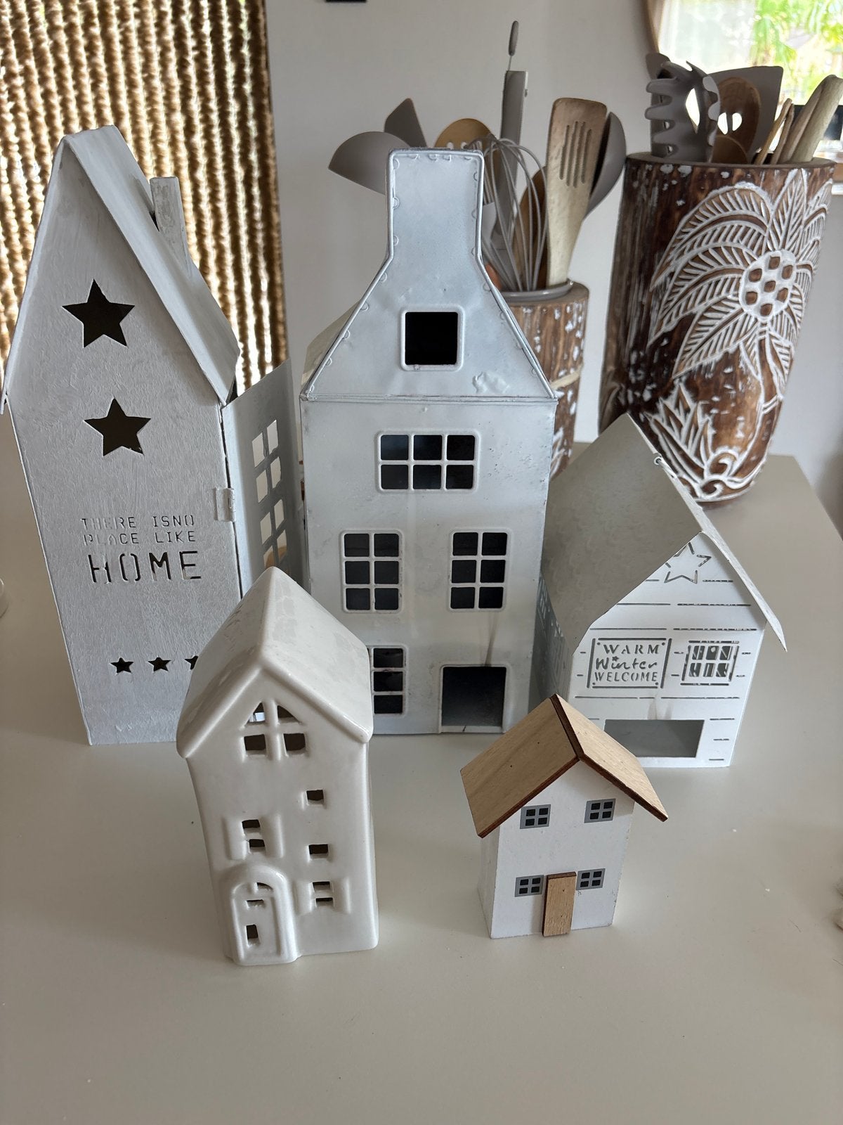 5 Decoratieve Huisjes - Wit Metaal en Keramiek, Huis en Inrichting, Woonaccessoires | Overige, Gebruikt, Ophalen of Verzenden