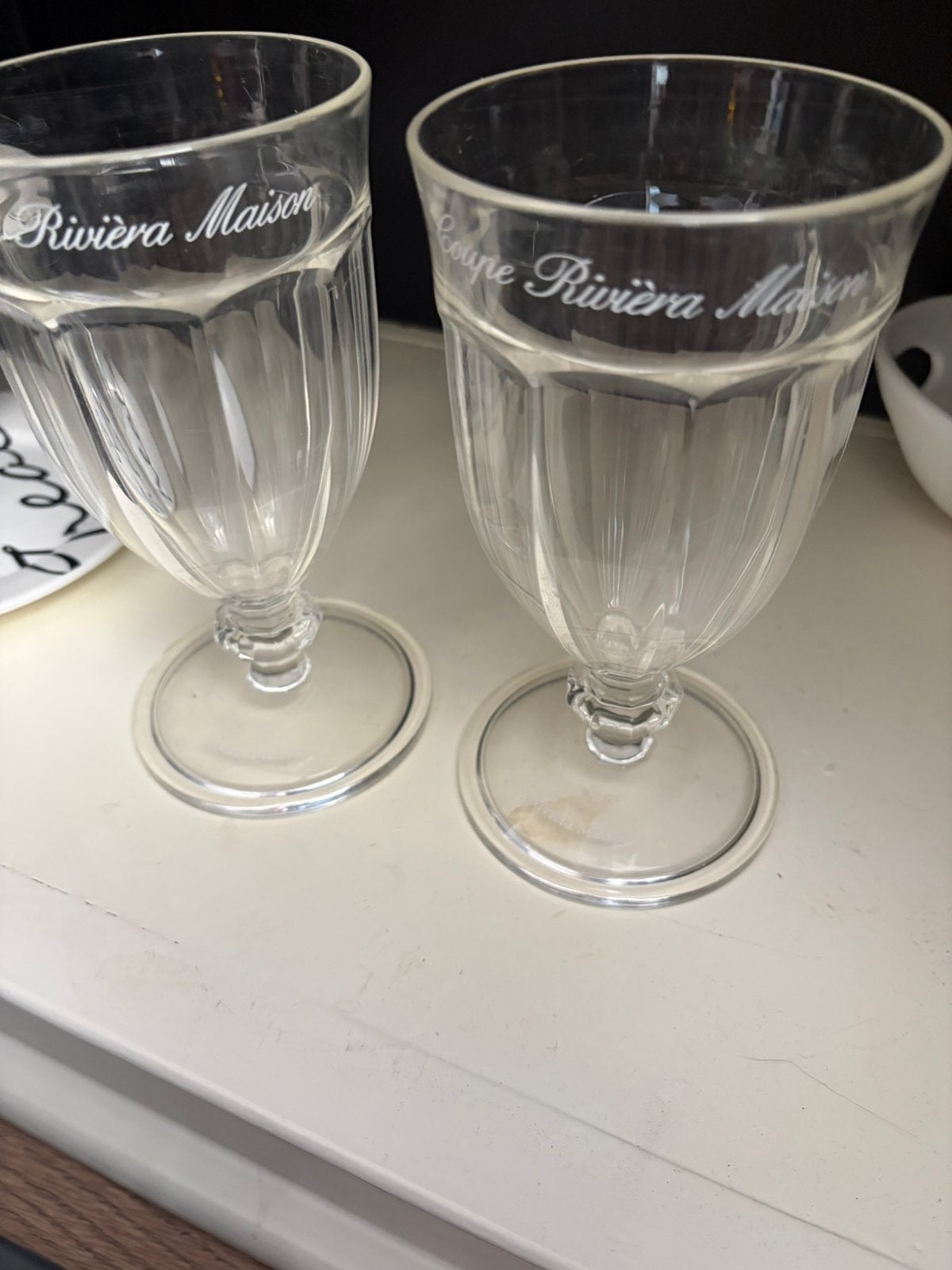 Twee platsic glazen Riviera Maison, Verzamelen, Glas en Borrelglaasjes, Ophalen of Verzenden, Zo goed als nieuw, Overige typen
