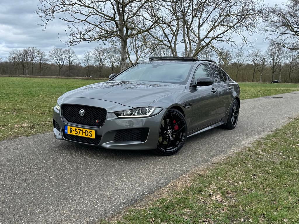 Jaguar XE 3.0 V6 S 250KW AUT 2016 Grijs, Auto's, Jaguar, Automaat, Achterwielaandrijving, 2995 cc, Navigatiesysteem