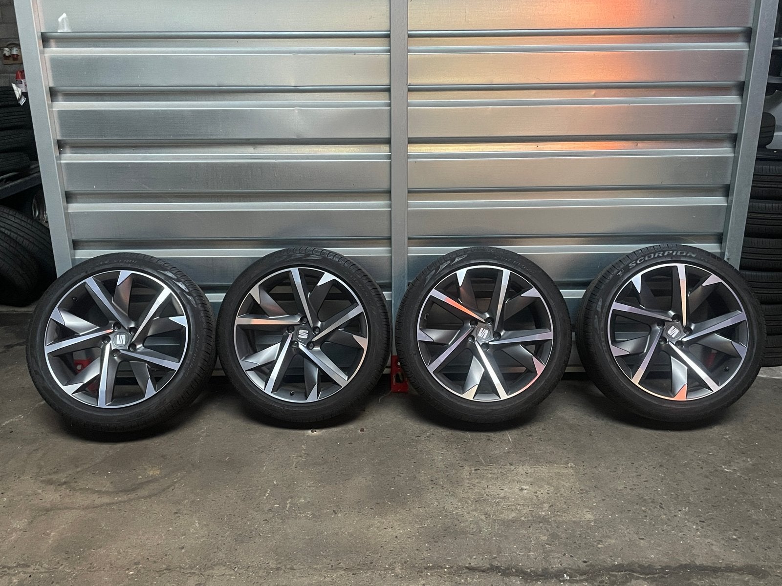 Seat Tarraco 20 inch velgen Pirelli Scorpion Zomerbanden, Ophalen, Gebruikt, 255 mm, Banden en Velgen