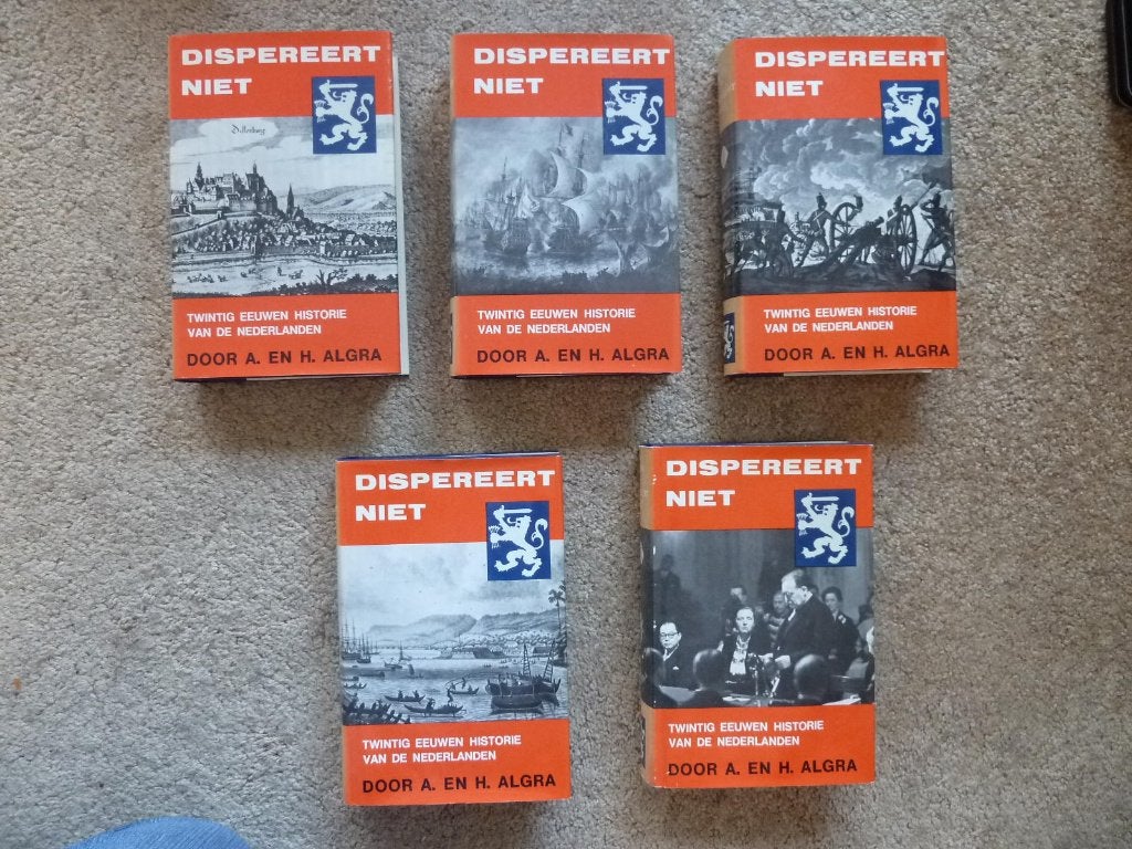 Algra - Dispereert niet, Ophalen of Verzenden, Gelezen, Algra