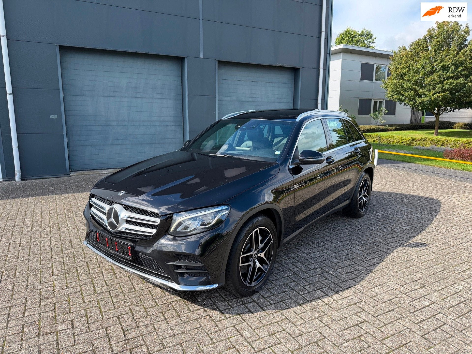Mercedes-Benz GLC-klasse 220 d 4MATIC Business 2018 Amg Pano, Auto's, Automaat, Dealer onderhouden, Gebruikt, 4 cilinders