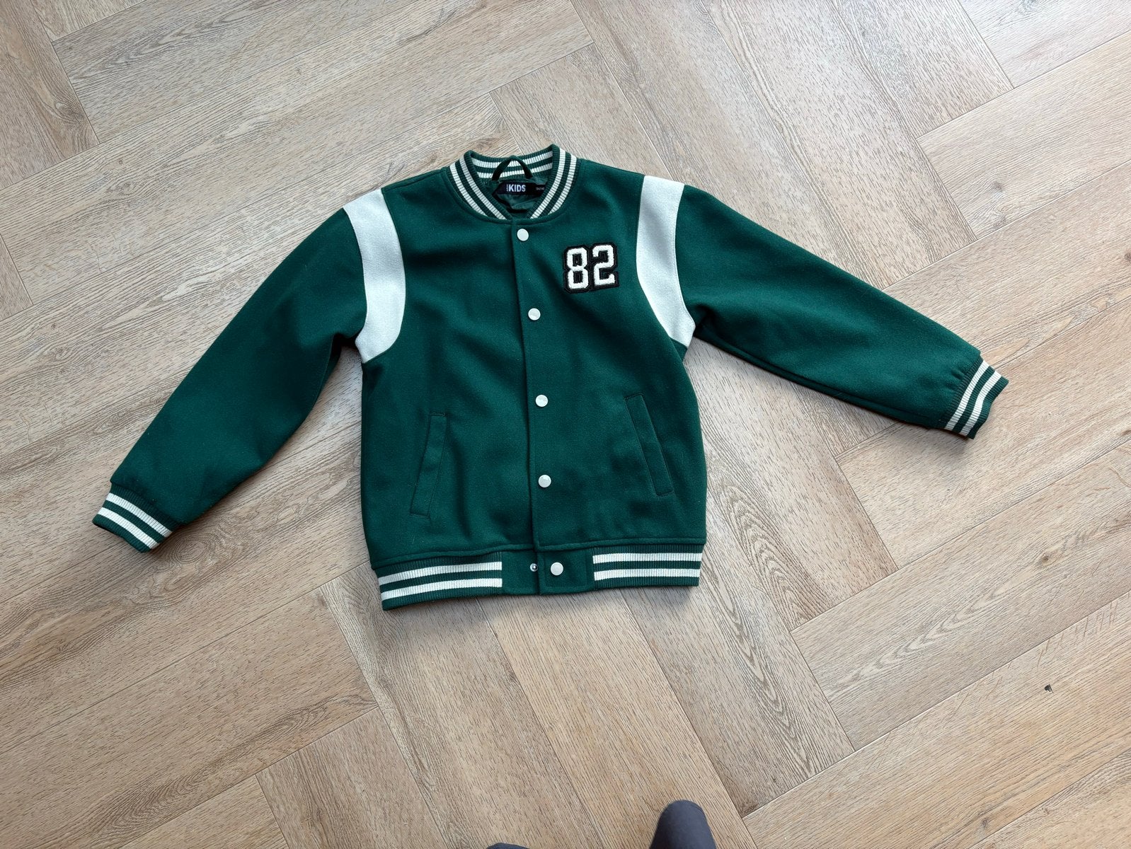 Nieuwe Varsity Jacket Groen Maat 134/140, Ophalen of Verzenden, Nieuw, Jongen of Meisje, Jas