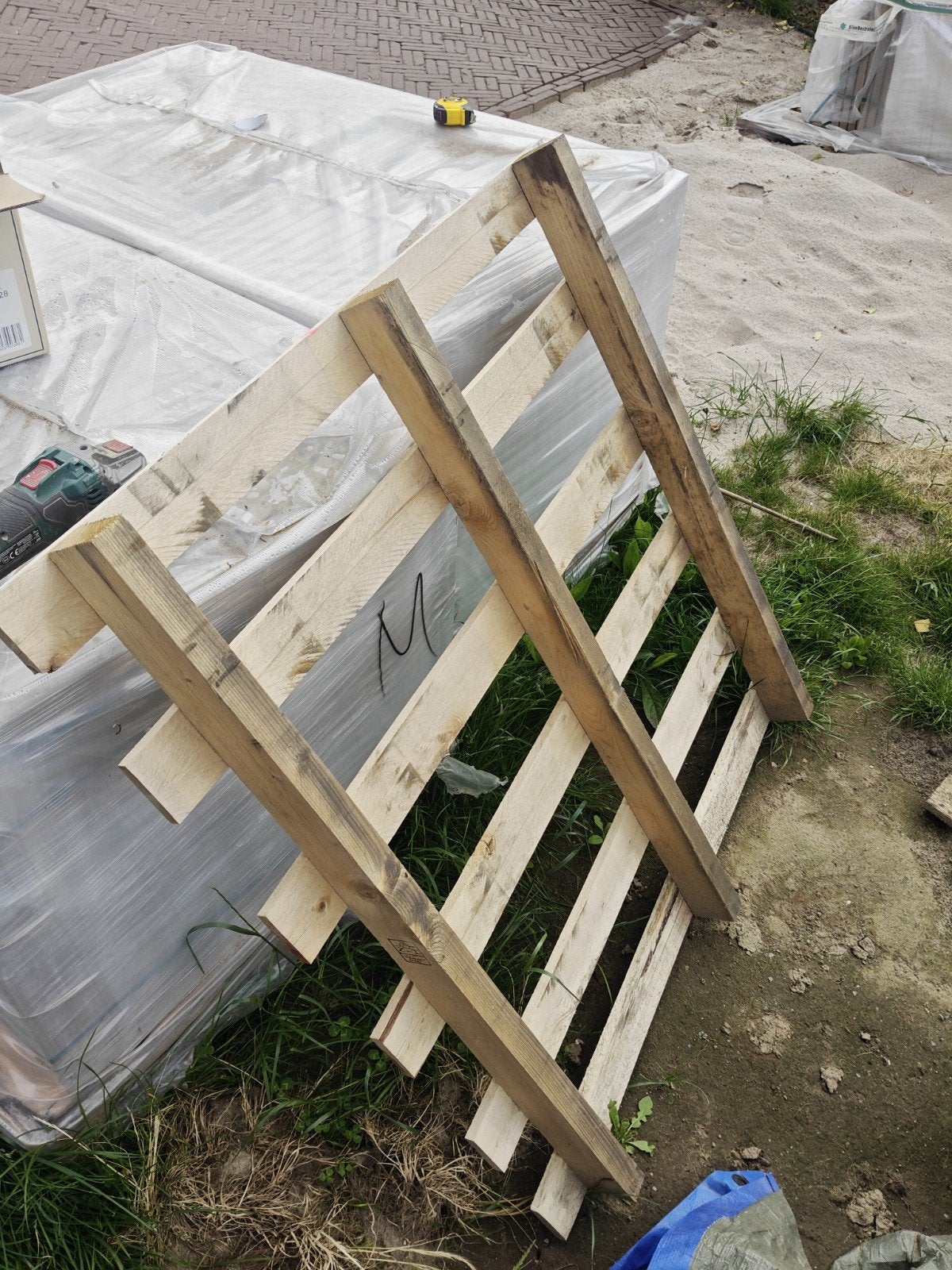 9 pallets gratis op te halen, Ophalen