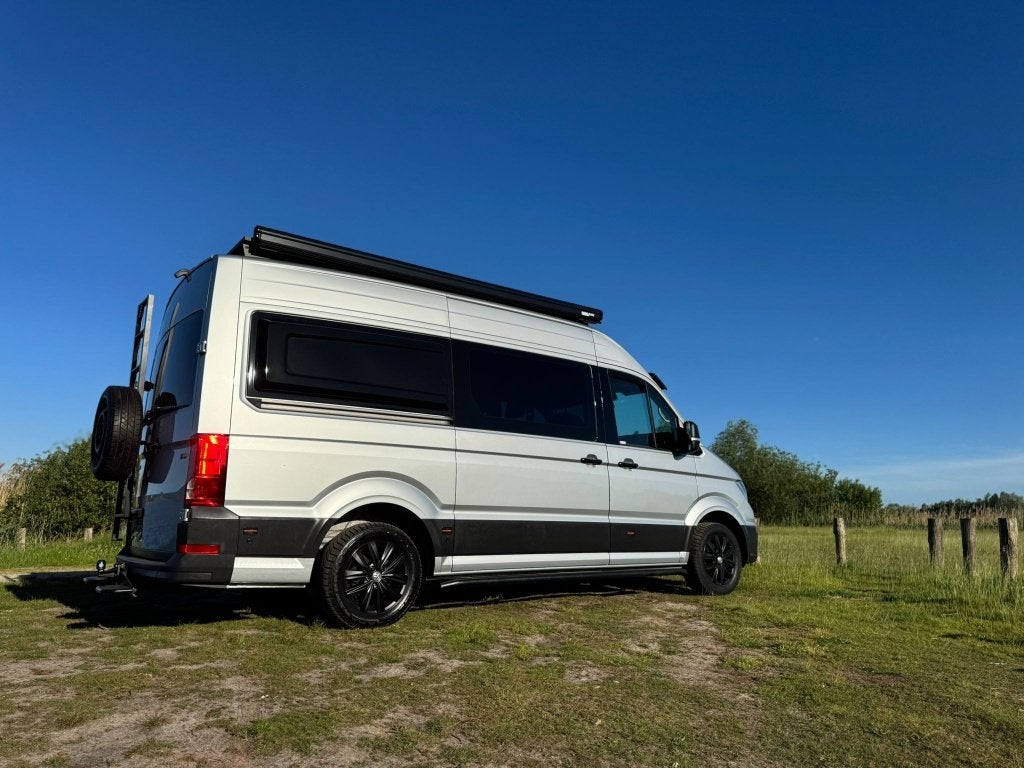 Volkswagen Crafter 177 PK  Luxe Off-grid Camper, Caravans en Kamperen, Chemisch toilet, Buscamper of Camperbus, Volkswagen, Tot en met 2