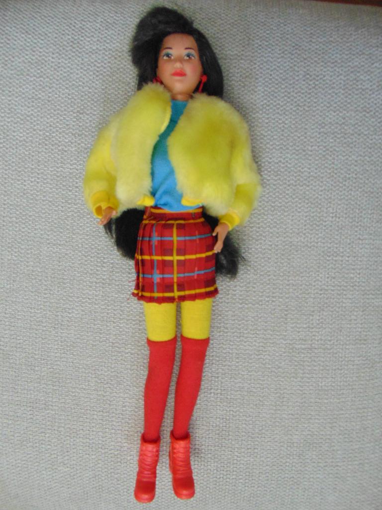 Barbie Mattel United Colors of Benetton Kira uit 1990, Ophalen of Verzenden, Gebruikt, Pop