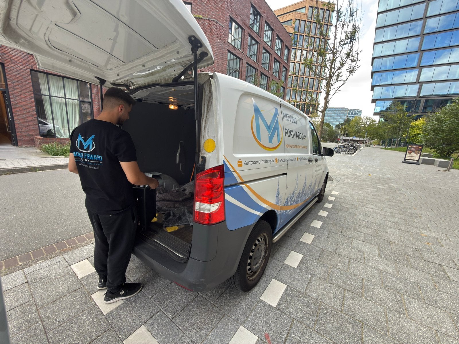Verhuisbedrijf Amsterdam | Kantoren & Woningen Direct! 24/7, Inpakservice, Bedrijfsverhuizingen