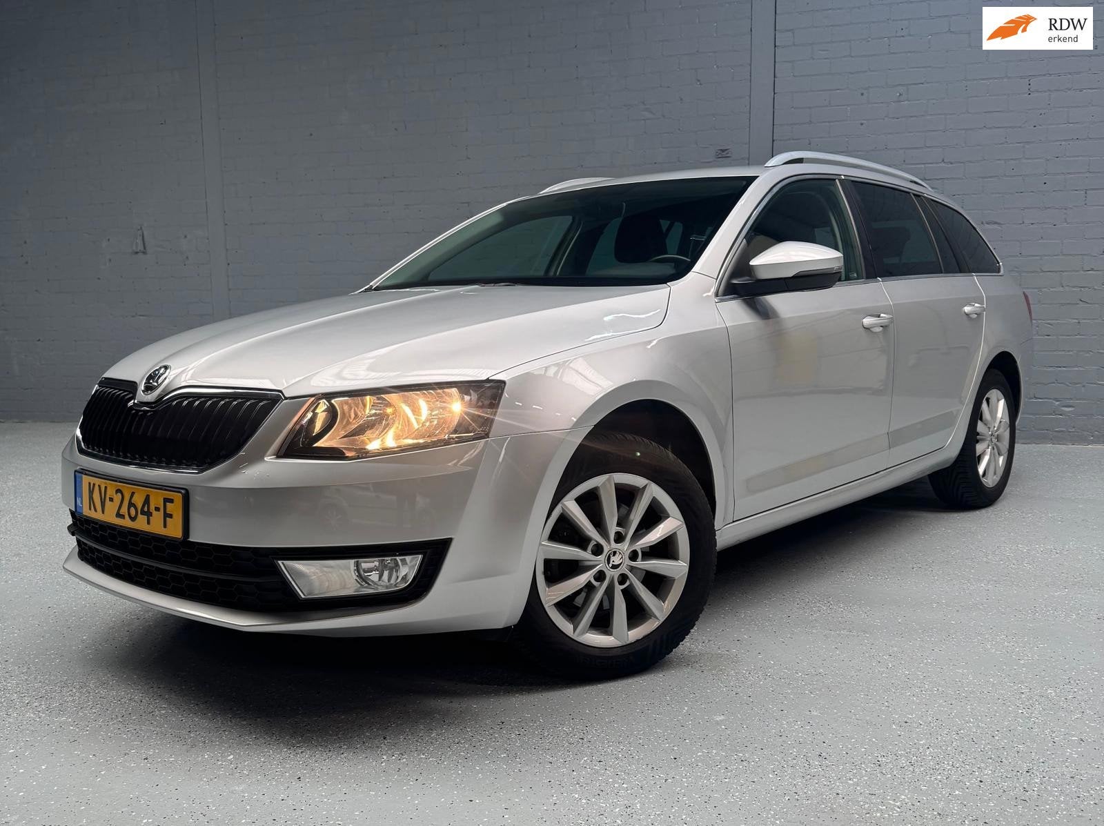 Skoda Octavia Combi 1.0 TSI Greentech Ambition Business|TREK, Auto's, Skoda, Bedrijf, Te koop, Octavia, ABS, Airbags, Airconditioning