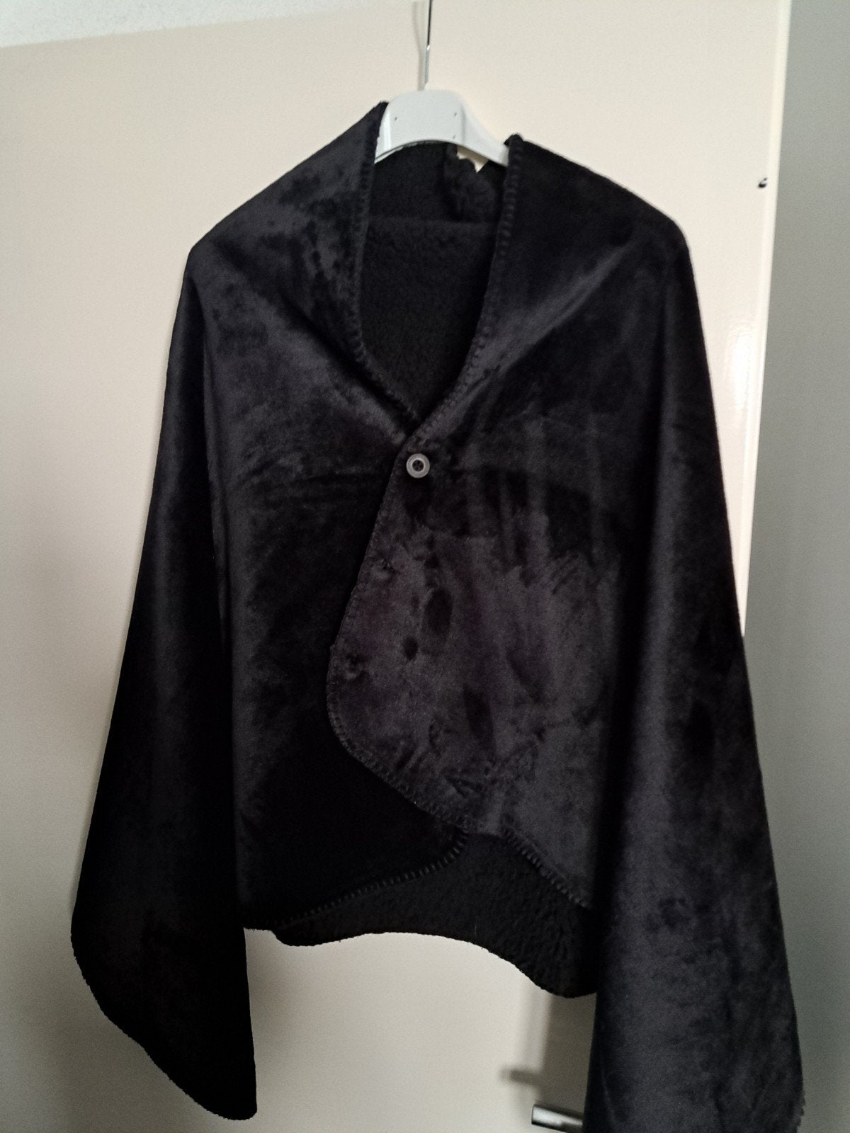Zwarte fluwelen cape/poncho van optideeo met knoop, Onbekend, Ophalen of Verzenden, Zo goed als nieuw