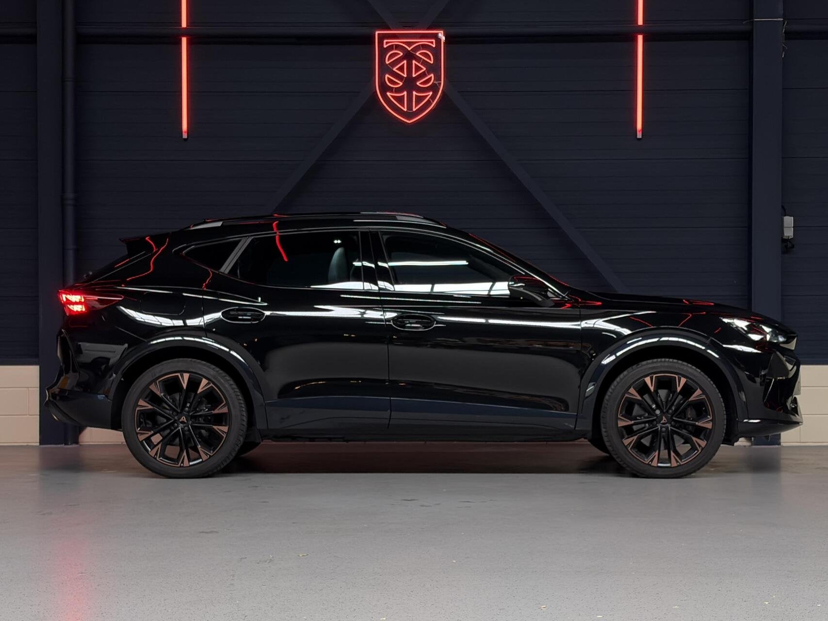CUPRA Formentor 1.5 TSI e-Hybrid VZ Perf. |PANO|SENNH.|ACC|M, Auto's, 4 cilinders, Formentor, Zwart, Leder