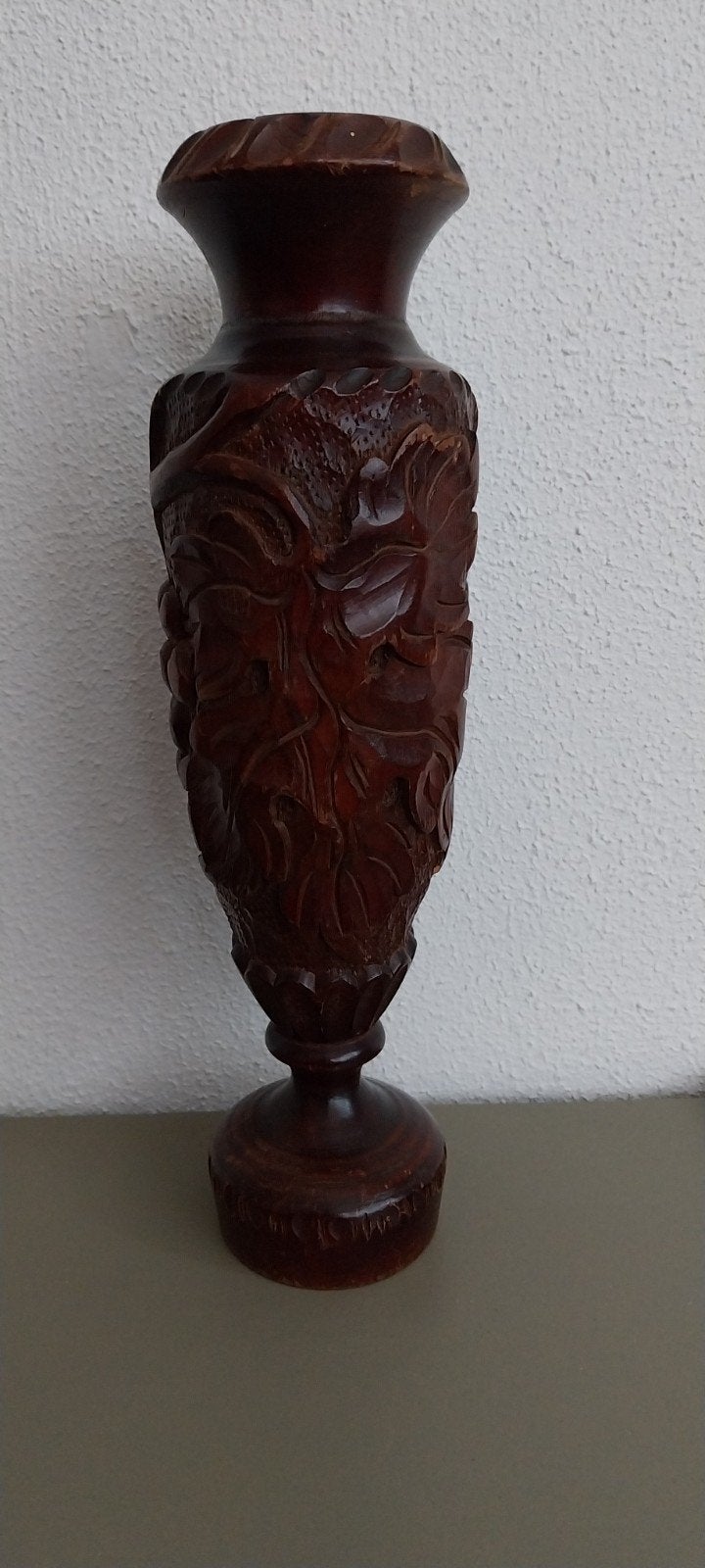 Antieke handgesneden houten vaas met druivenmotief, Antiek en Kunst, Antiek | Vazen, Ophalen of Verzenden