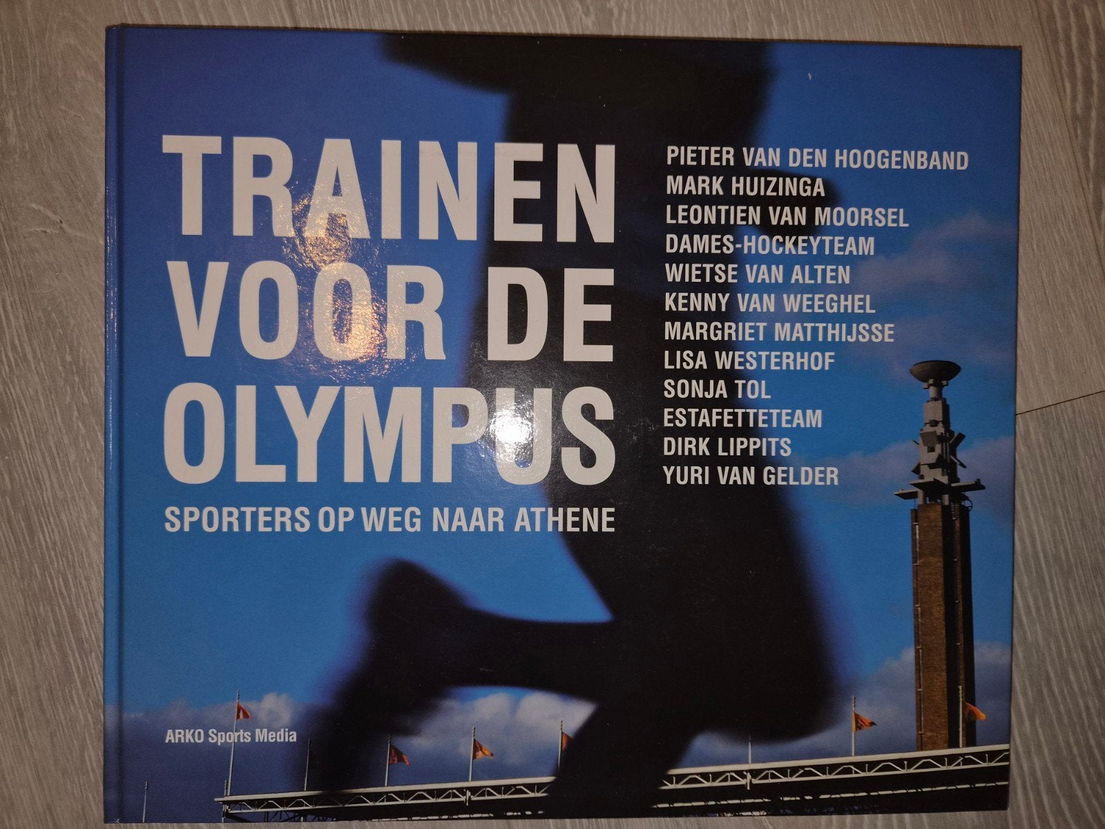 Trainen voor de Olympus: sporters op weg naar Athene, Ophalen of Verzenden, Nieuw, Cors van den Brink (tekst) en Lars van den Brink (beeld)