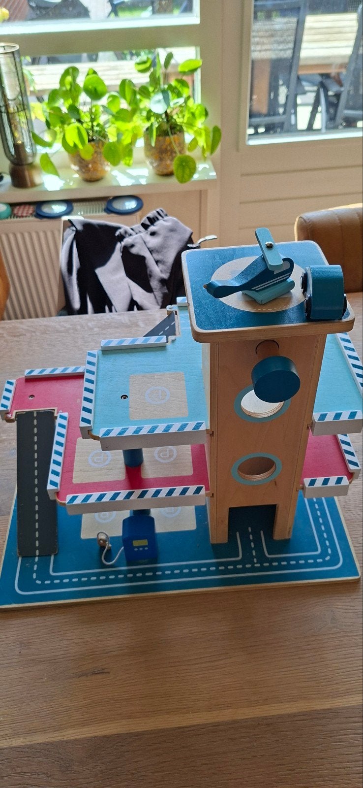 Houten speelgoed garage met helikopterplatform, Ophalen, Gebruikt, Jongen of Meisje