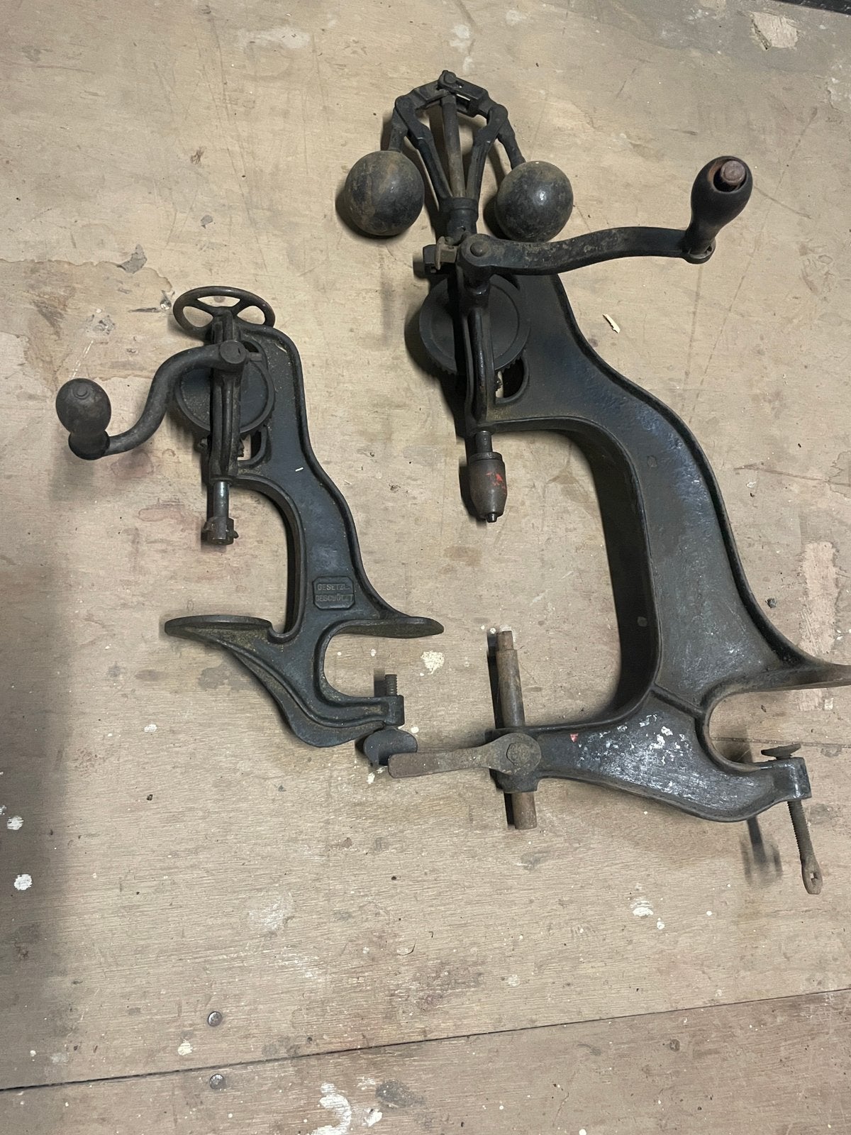 Gietijzeren Kolomboormachine en handboormachine, Ophalen
