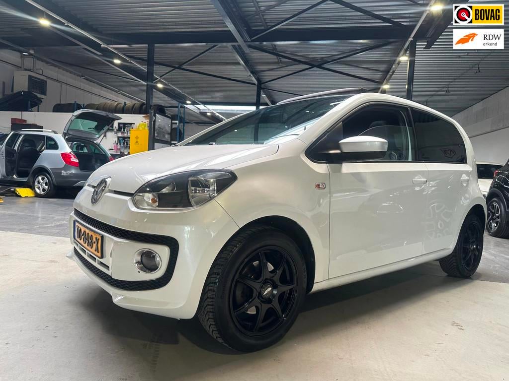 Volkswagen Up! 1.0 high up! Panoramadak/Leder/Dealer onderho, Auto's, Voorwielaandrijving, CNG (Aardgas), 4 stoelen, Leder
