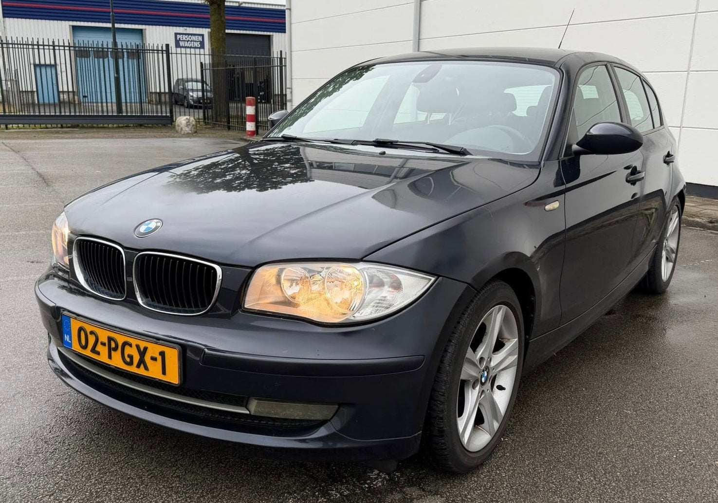 BMW 1-serie 118i AUTOMAAT AIRCO APK 06-05-2027 CLIMATE CRUIS, Blauw, 650 kg, Euro 4, 1275 kg