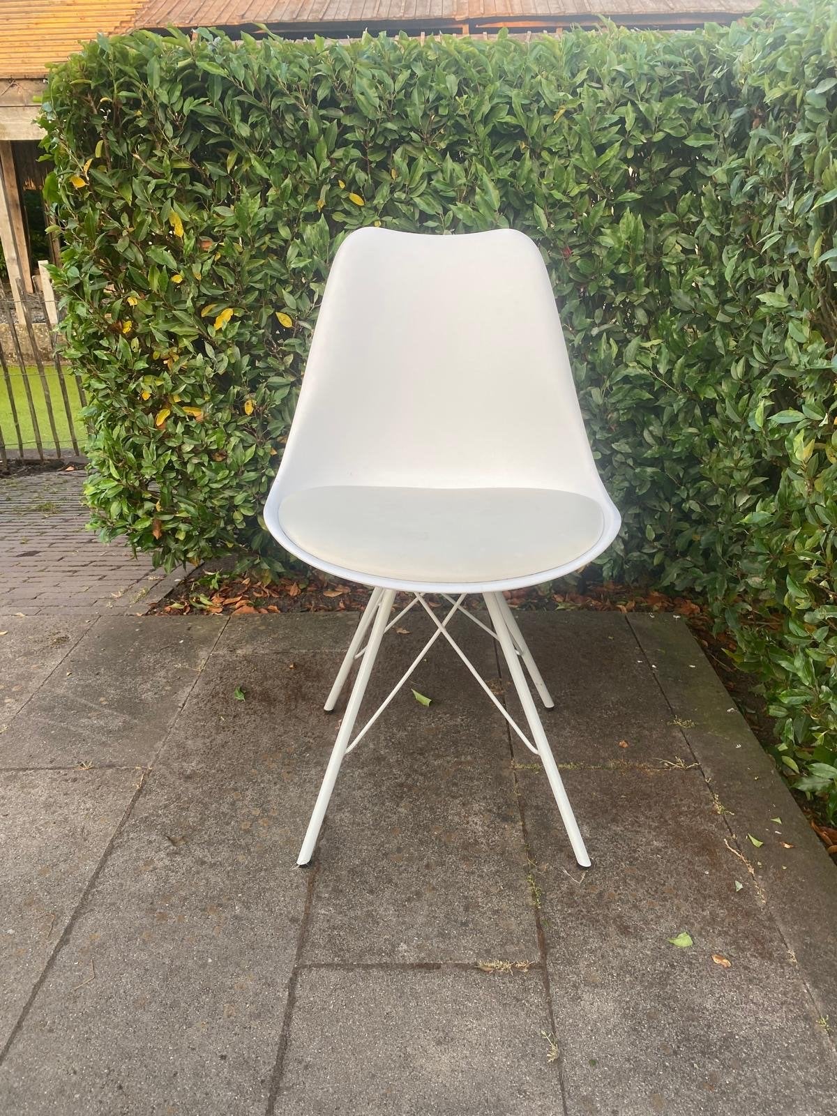 Witte Eettafelstoel met Zitkussen - Modern Design, Huis en Inrichting, Stoelen, Gebruikt, Eén, Kunststof, Wit, Ophalen