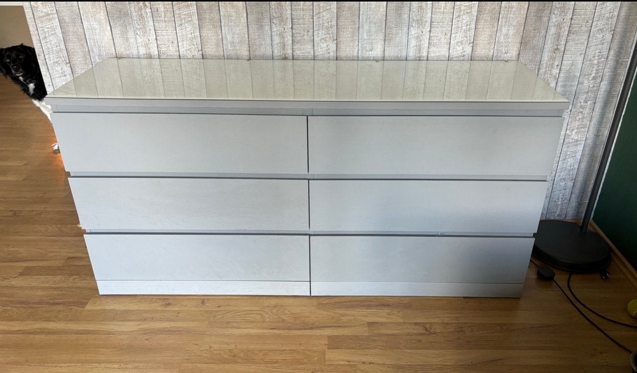 Ikea Malm ladekast grijs met witte glasplaat, Huis en Inrichting, Kasten | Ladekasten, Ophalen, Gebruikt, 100 tot 150 cm, 5 laden of meer