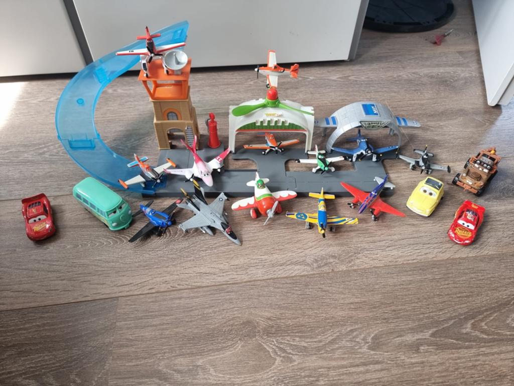 Disney Planes & Cars Speelset met Vliegtuigen en Auto's, Ophalen, Gebruikt