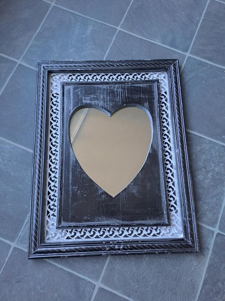 Leuke spiegel met een hartvormig spiegelglas., Huis en Inrichting, Woonaccessoires | Spiegels, Minder dan 50 cm, Gebruikt, Ophalen of Verzenden