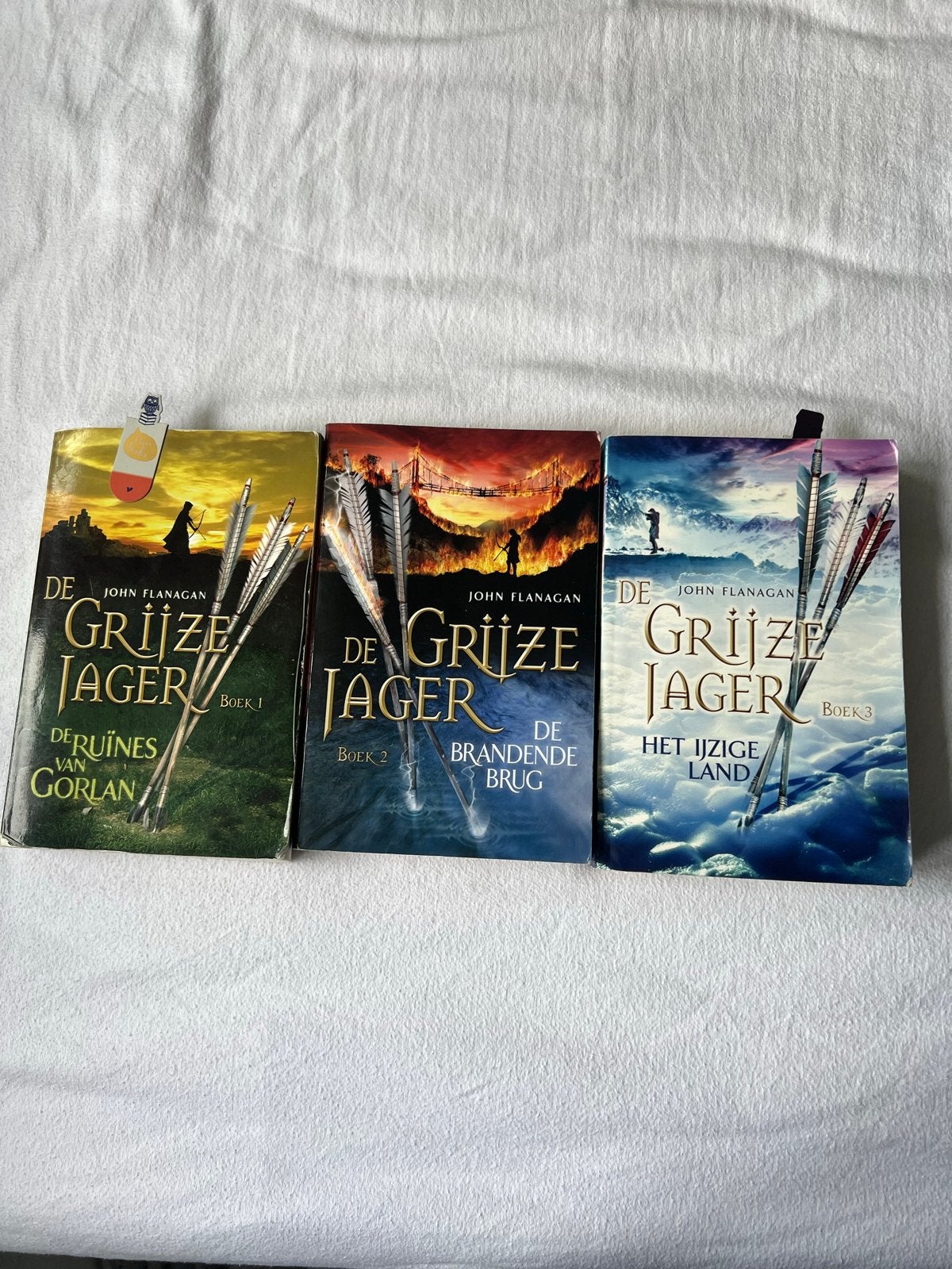 De Grijze Jager paperback deel 1 t/m 3 - John Flanagan, Ophalen, Gelezen
