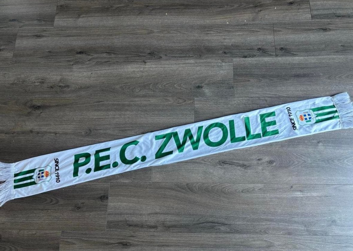 Unieke PEC Zwolle sjaal - Limited Edition Zonneplan 2025-202, Ophalen of Verzenden, Nieuw, Overige binnenlandse clubs, Vaantje of Sjaal
